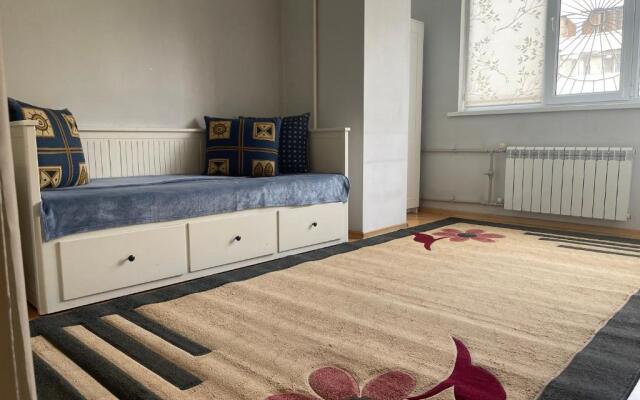 Lovely 3 bedroom apartment with free parking