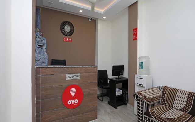 OYO Flagship 14468 Hotel Divine Ganges