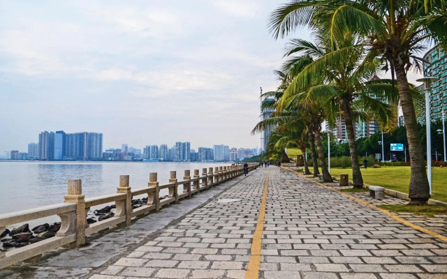 Zhuhai Holiday Resort Hotel - Light Inn