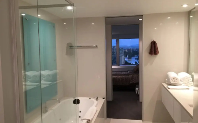 Upmarket Apartment at Beach