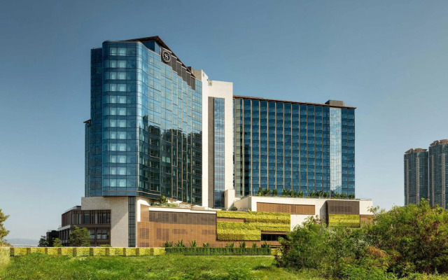 Sheraton Hong Kong Tung Chung Hotel