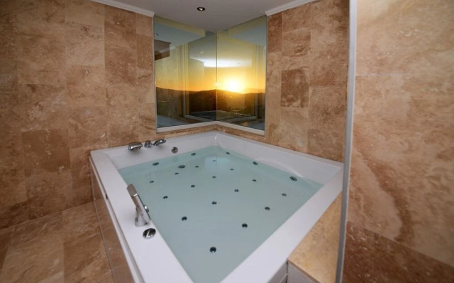 Villa Montana by Akdenizvillam