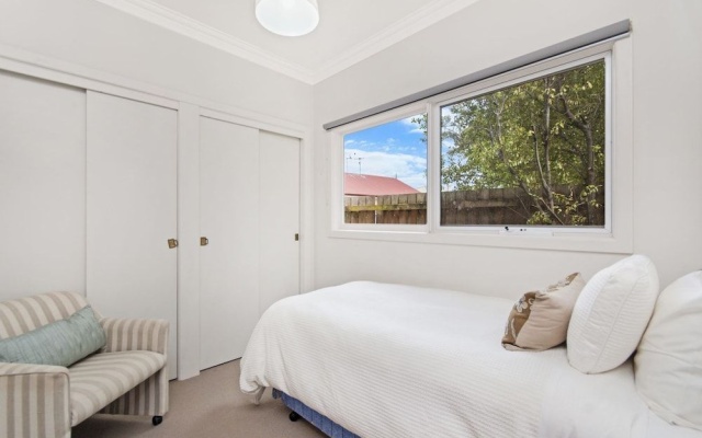 Railway Cottage – Guest Rooms – Port Fairy