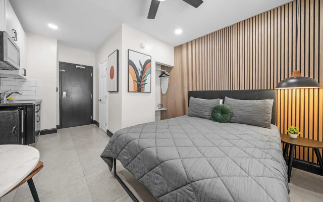 Baybreeze Apartments by Lowkl