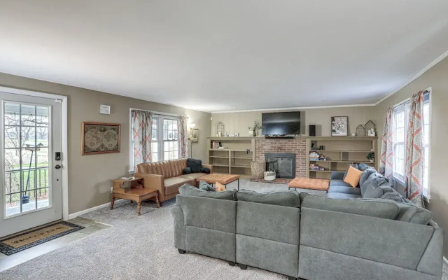 Central & Private Milan Home ~ 10 Mi to Sandusky!