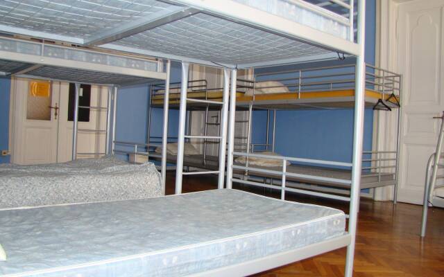 Hostel California