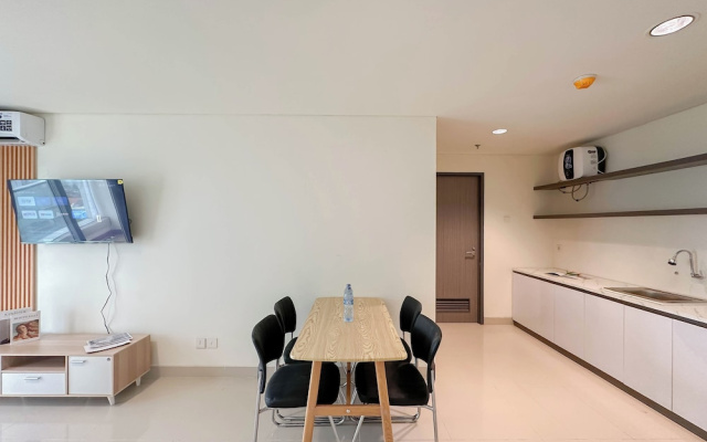 Spacious 1Br With City View At Praxis Apartment