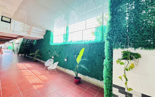 Hotel Duong Dong Town