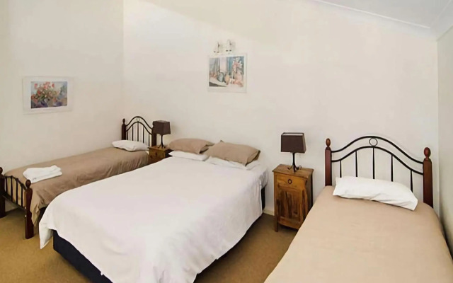 Sixteen at Cape View Escapes