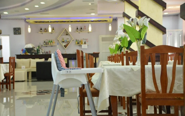 Hotel Lakaj 2