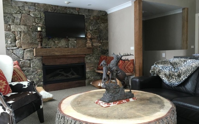 The Stables Resort Perisher - Open All Year – Guest Rooms – Perisher Valley