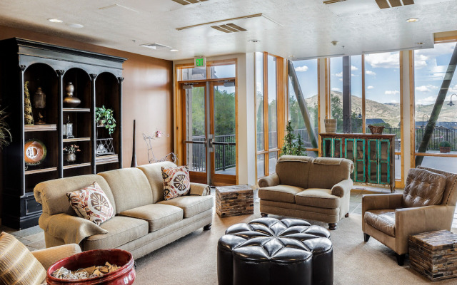 Lake View Ski Chalet