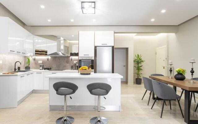 Deluxe 3-BDRM Urban-industrial Apt at Acropolis