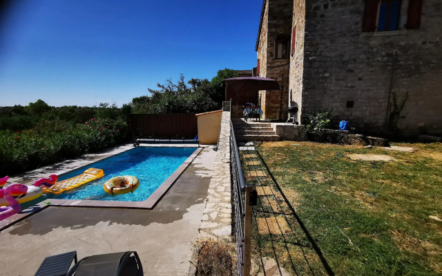 Magnifique gîte en pierres 6 personnes avec piscine privée Ardèche plein sud