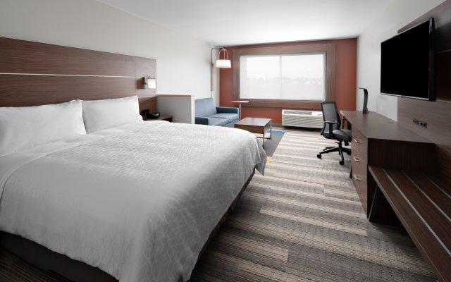 Holiday Inn Express & Suites Elkhorn - Lake Geneva Area, an IHG Hotel