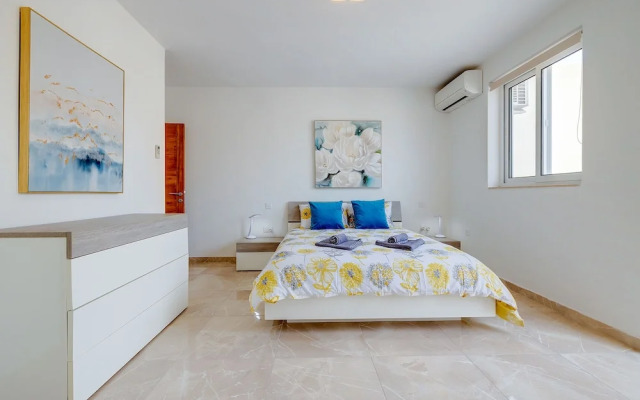Marvellous 3BR Penthouse in Central St Julian's