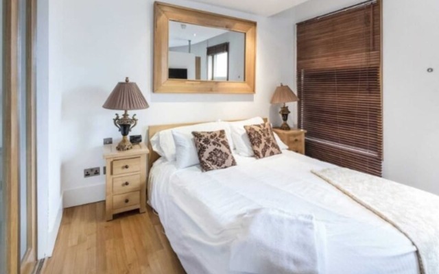 Luxury Flat with Panoramic View of Piccadilly Circus