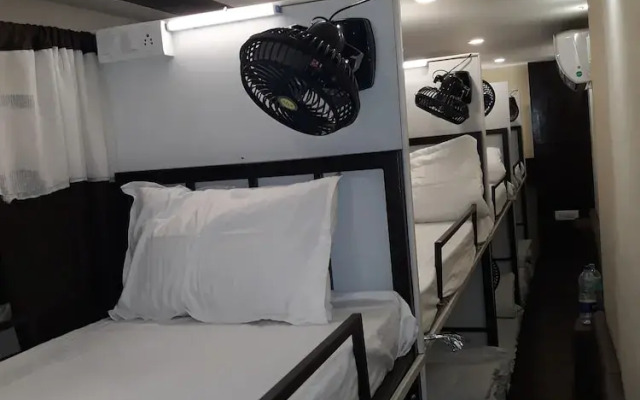 Deck 3 Airport Dormitory - Hostel