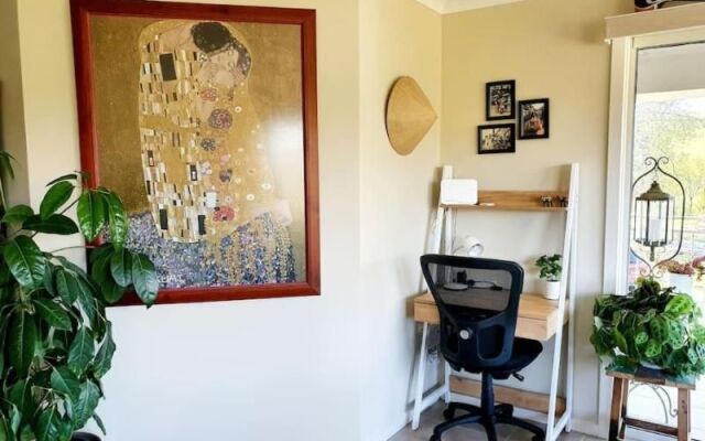 Scenic Villa-Second Storey