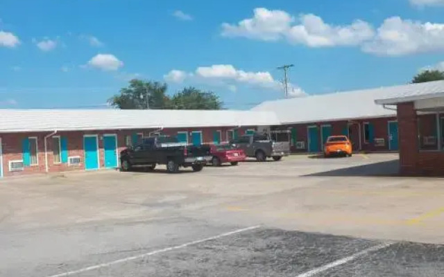 Sleepy Traveler Motel