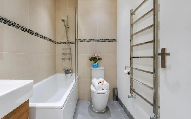 Bright and Modern Earls Court Gem