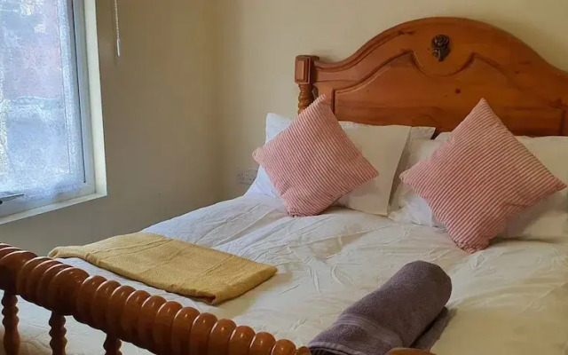 Room in Guest Room - Nice Large Room in Coventry