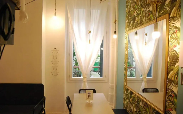 Arty 20m² district of BATIGNOLLES