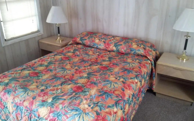 Fenwick Shores, Tapestry Collection by Hilton