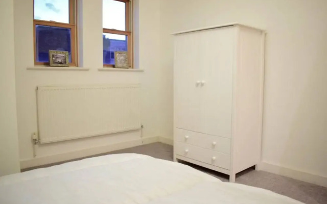 2 Bedroom Flat Sleeps 4 in Balham