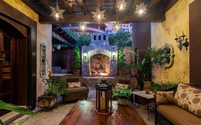 Stunning 6BD Pedregal Villa Maria