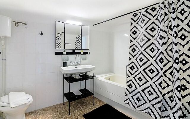 Hippy Decorated 2 Bedrooms Apartment