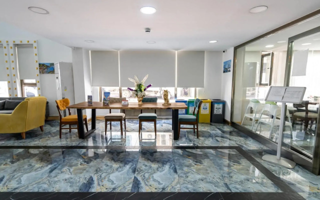 Piyes Otel