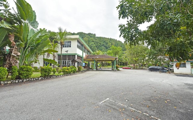 OYO HOME 90700 Teluk Batik Holiday Apartment