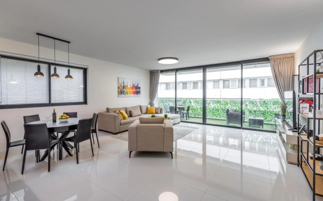 Spacious & Design 2BDR W/ balcony and parking