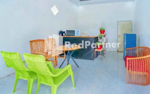 Griya Rahayu Guesthouse Mitra RedDoorz Near Jatim Park 2 Batu – Restaurant – Batu
