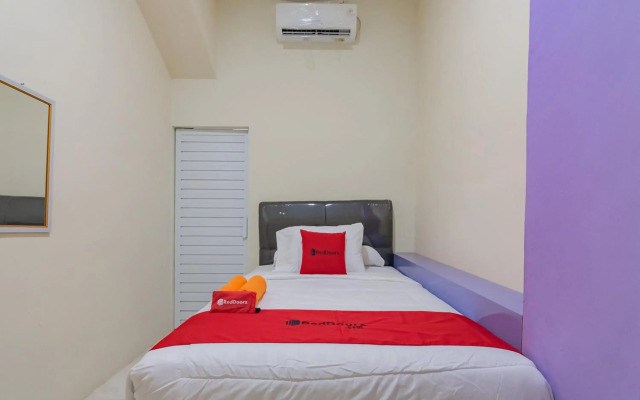 RedDoorz Near Trans Studio Mall 3