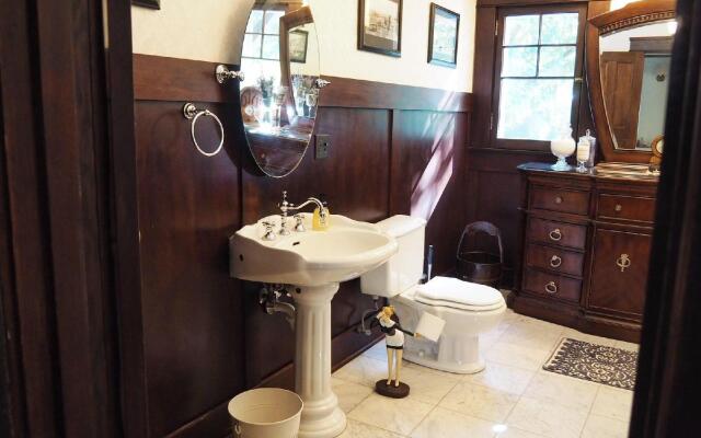 Lady Geneva Bed and Breakfast