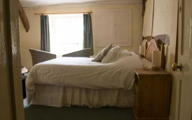 The Fox & Hounds Inn