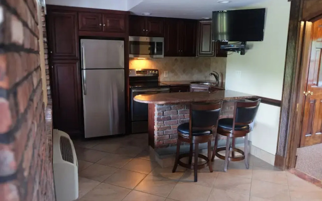 Chalet Inn & Suites Centerport