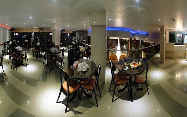 Hotel Piroozy