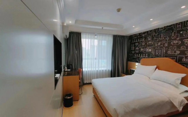 IU Hotel (Urumqi International Airport Yingbin Road)