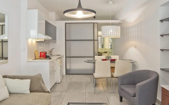 Milanou Glyfada G1 First