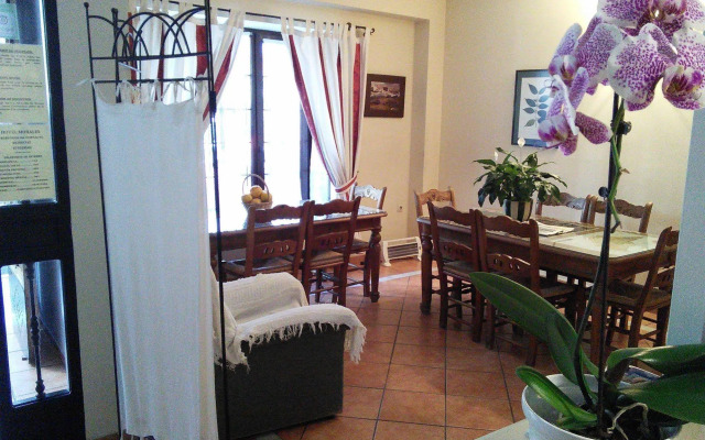 Hotel Morales