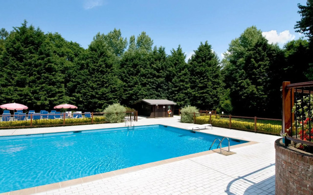 Le Manoir Hotel