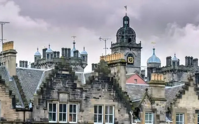 JOIVY The Wee Palace by the Castle