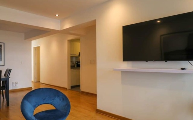 Lovely 3BR With Balcony in Miraflores