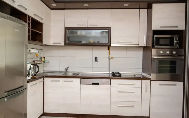 Bright 1bdr Apartment in the City Center