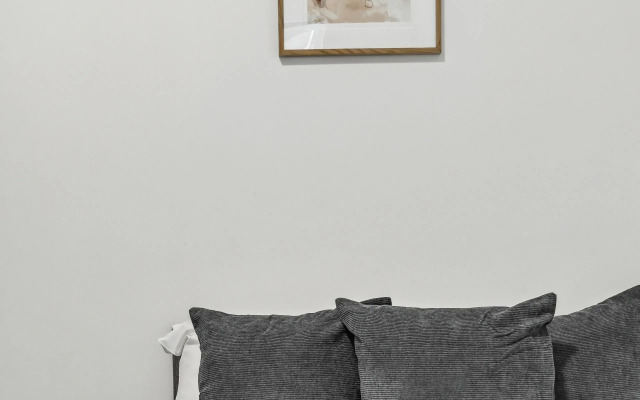 STH Sutherland Avenue Apartment