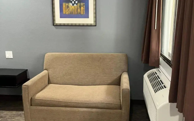 Laguna Inn & Suites