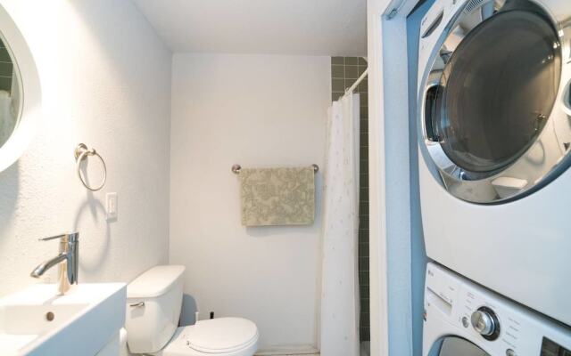 Sunnyside Retro Retreat Private Yard G Line